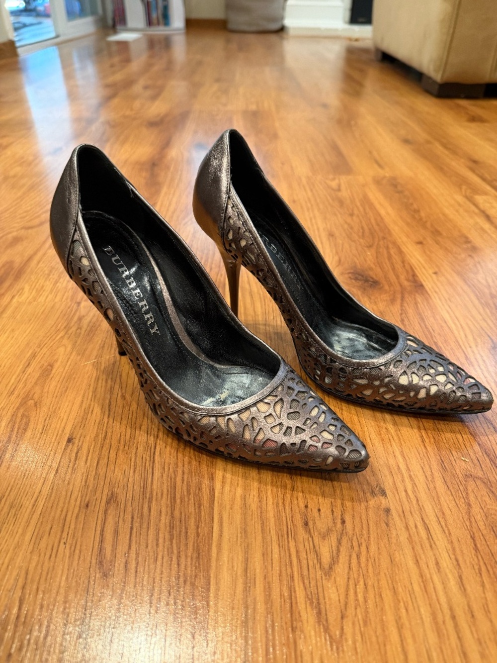Burberry pumps